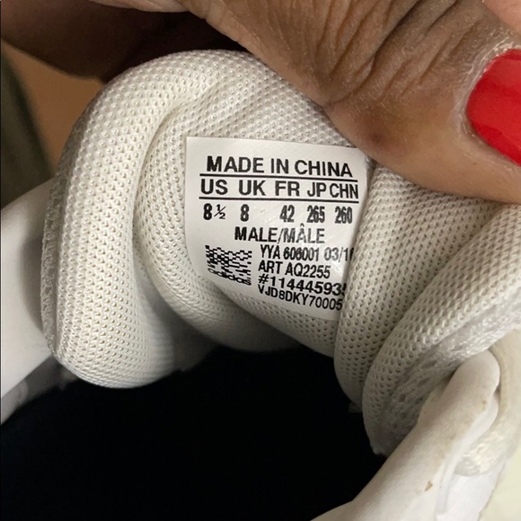 Size 8.5 Adidas Tennis Shoes - Picture 8 of 8